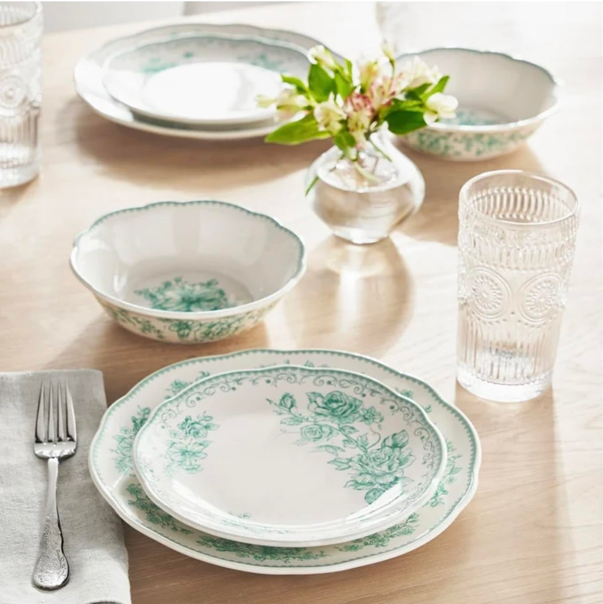 12-Piece Green Stoneware Dinnerware Set P9844