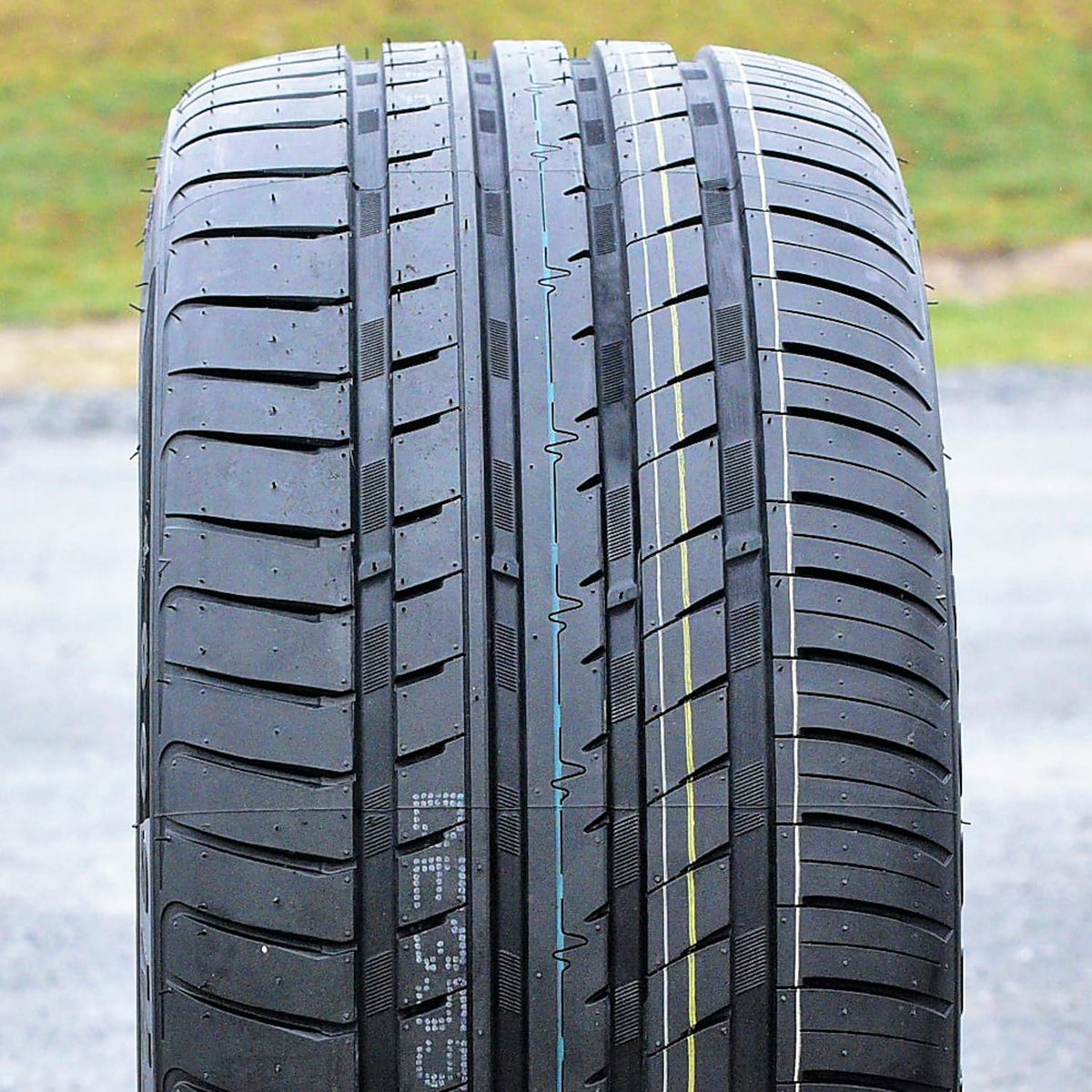 235/40ZR18 XL All Season Passenger Car Tire Y3863